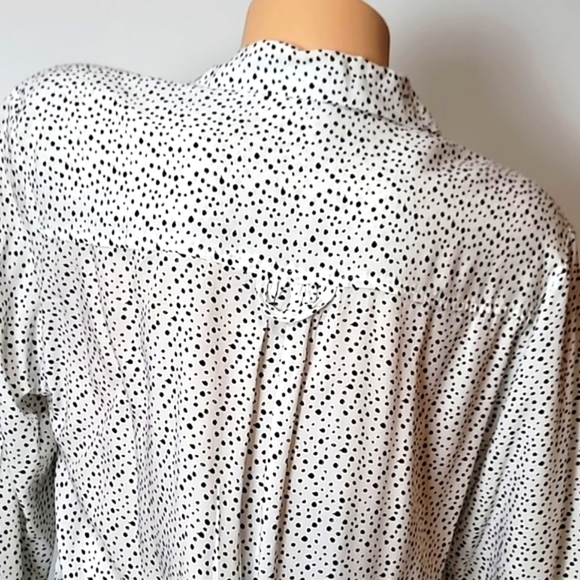 Velvet Heart White w/Black Polka-dots Collar - V-neck - Picture 8 of 16